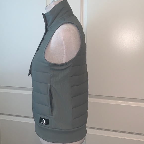 REEBOK BRAND NEW SIZE XS GETAWAY VEST - Picture 5 of 12